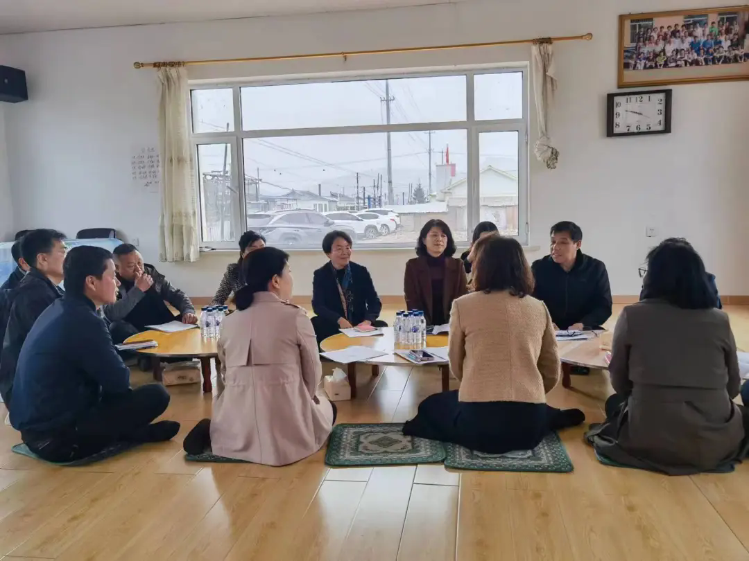 吉林省婦聯(lián)黨組書(shū)記、主席王萍一行赴慶榮村調(diào)研